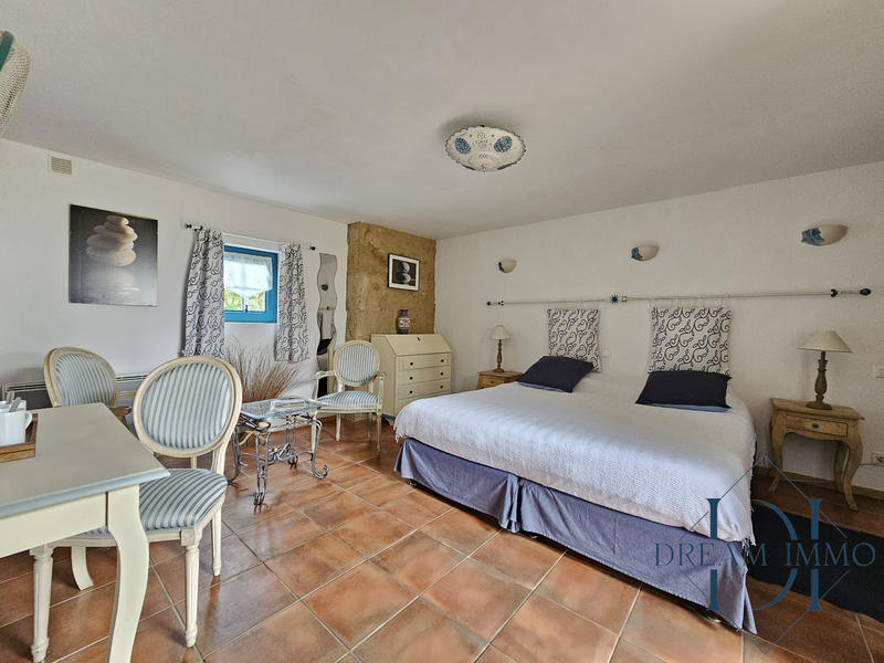 Maison - 565 m² - 15 pièces