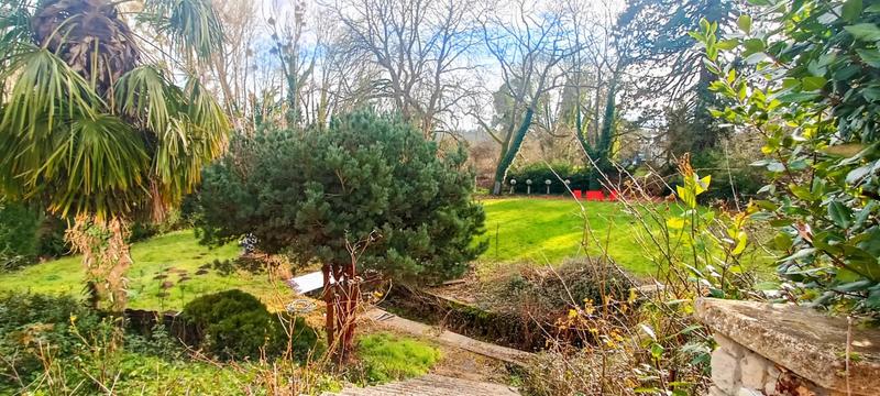 Maison - 360 m² - 10 pièces