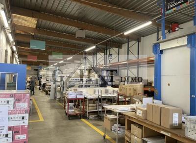 Entrepôt - 1 420 m²