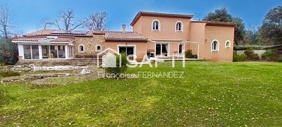 Villa - 250 m² - 10 pièces