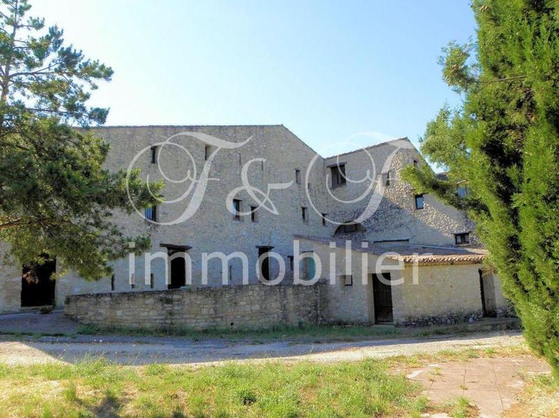 Propriété - 3 000 m²