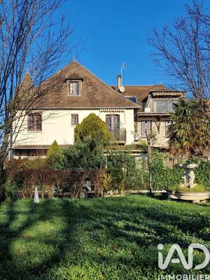 Maison - 250 m² - 8 pièces