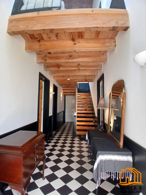 Maison - 215 m² - 7 pièces