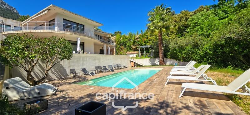 Villa - 240 m² - 7 pièces