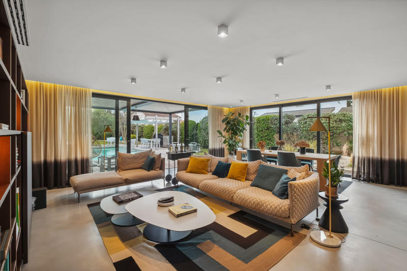 Maison - 203 m² - 6 pièces