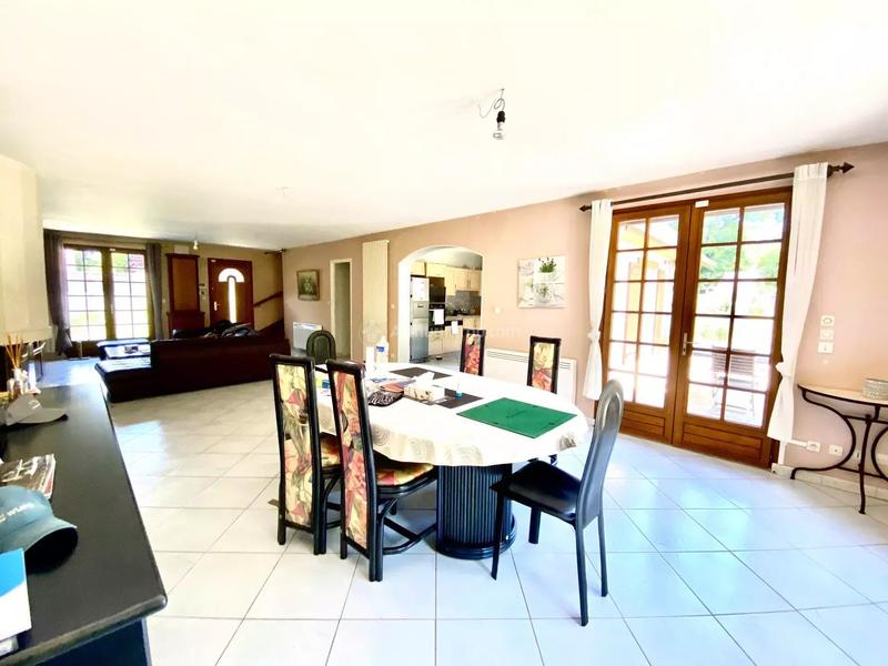 Maison - 253 m² - 11 pièces