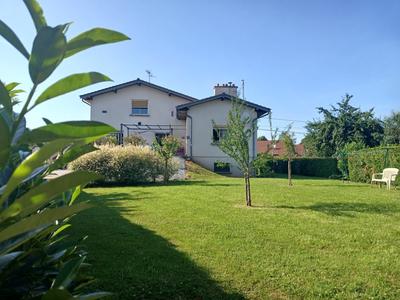 Maison - 180 m² - 11 pièces