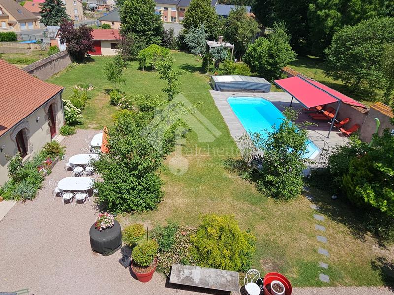 Propriété - 580 m² - 18 pièces