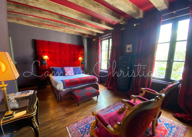 Maison - 360 m² - 13 pièces