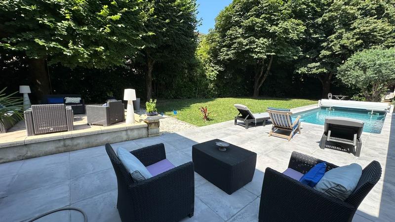 Maison bourgeoise - 240 m² - 8 pièces