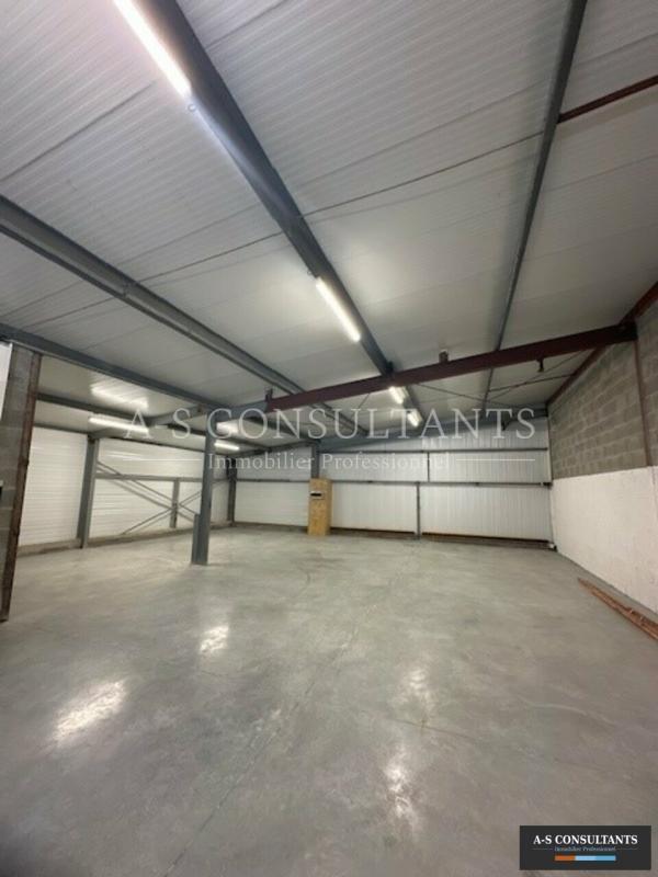 Local d'activité / Entrepôt - 240 m²