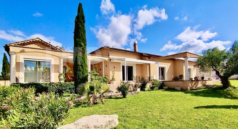 Maison - 204 m² - 7 pièces