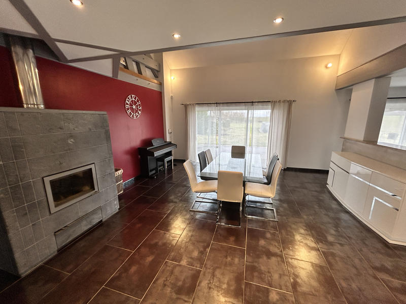 Maison - 217 m² - 7 pièces