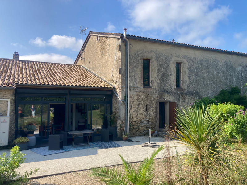 Maison - 272 m² - 10 pièces