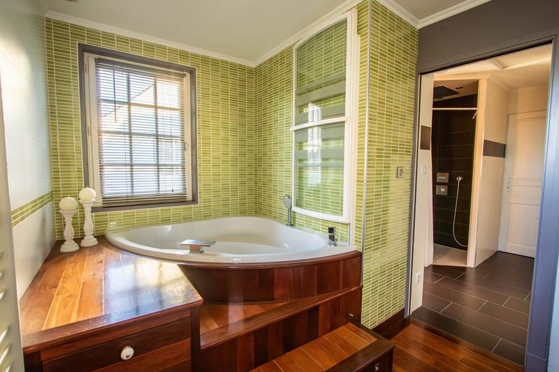 Maison ancienne - 298 m² - 9 pièces