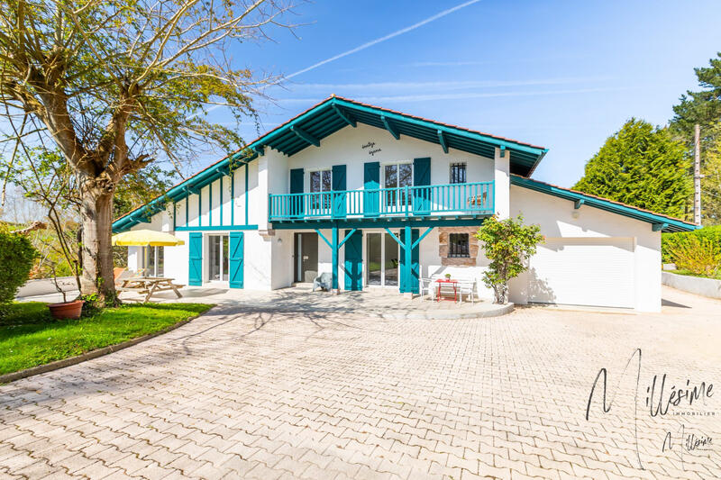 Maison - 281 m² - 6 pièces