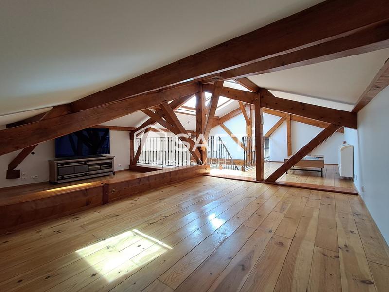 Maison - 245 m² - 9 pièces