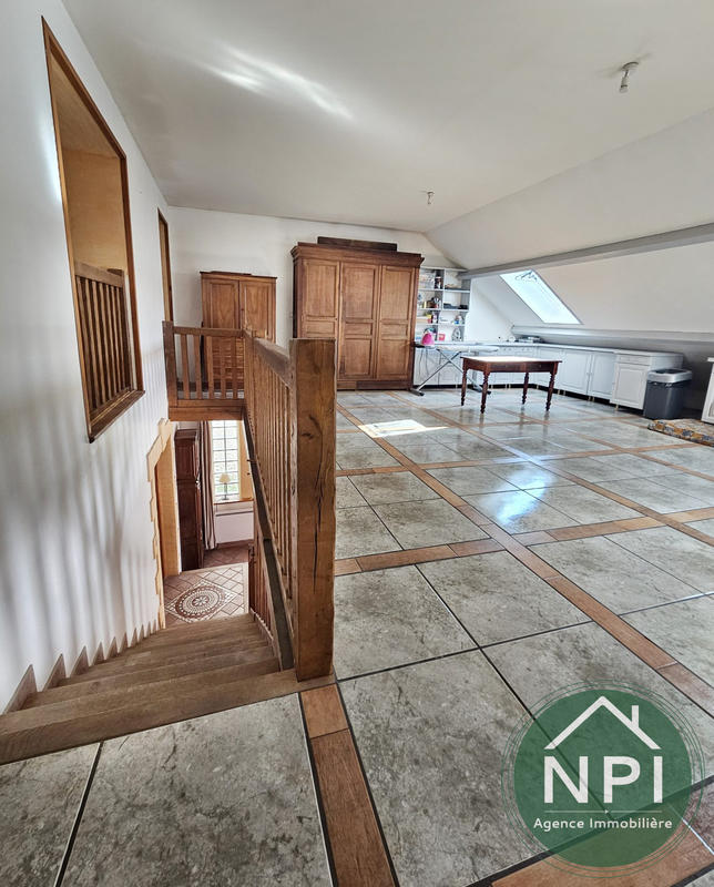 Maison - 280 m² - 9 pièces