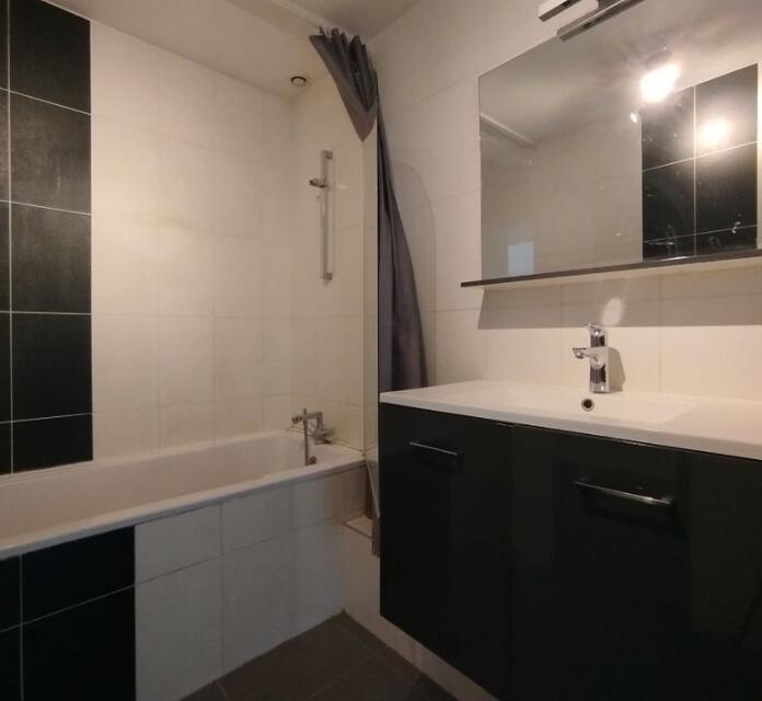 Studio - 60 m² - 1 pièce