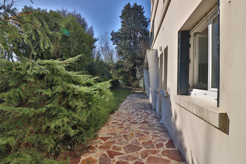 Maison - 220 m² - 7 pièces