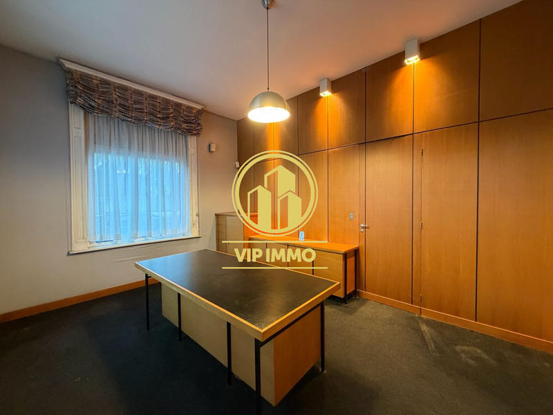 Maison - 166 m² - 8 pièces