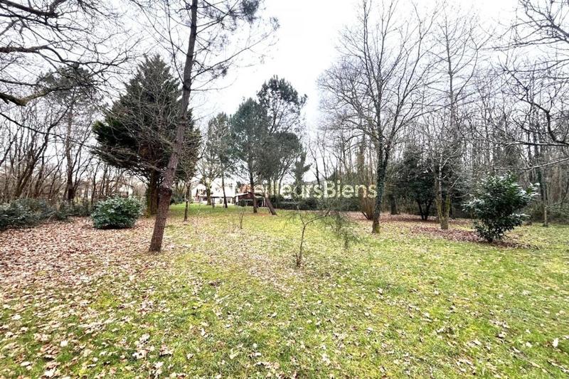 Maison - 230 m² - 8 pièces