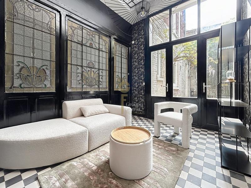 Maison - 252 m² - 9 pièces