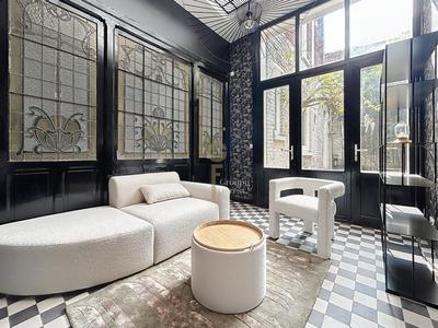 Maison - 252 m² - 9 pièces