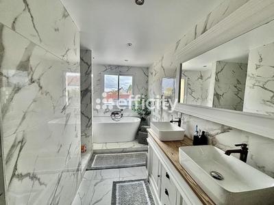 Maison - 126 m² - 5 pièces