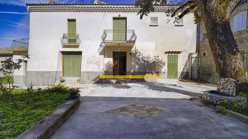 Maison - 293 m² - 13 pièces