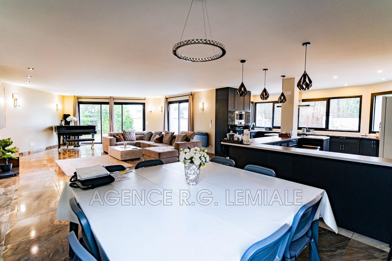 Maison - 190 m² - 10 pièces