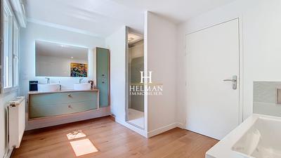 Maison - 222 m² - 8 pièces