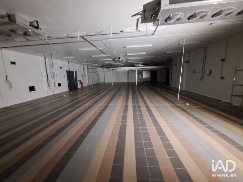 Local commercial - 1 610 m²