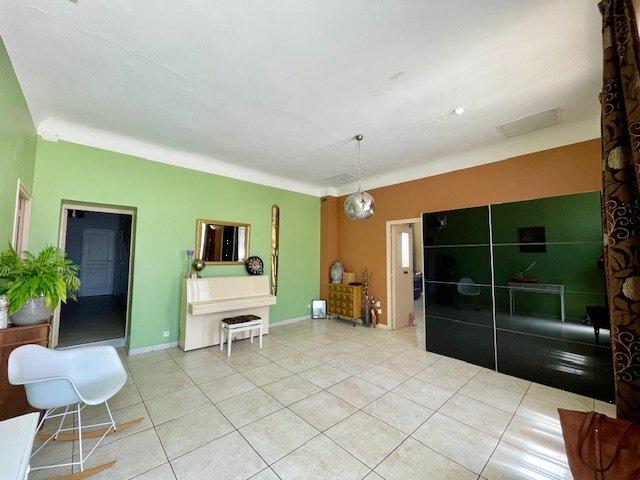 Maison - 500 m² - 5 pièces