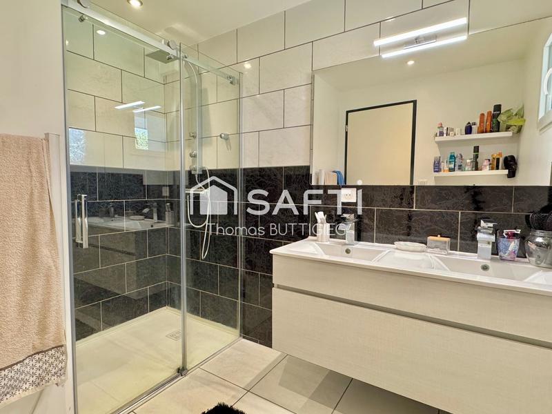 Maison - 250 m² - 9 pièces