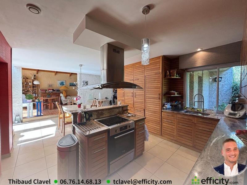 Maison - 200 m² - 6 pièces