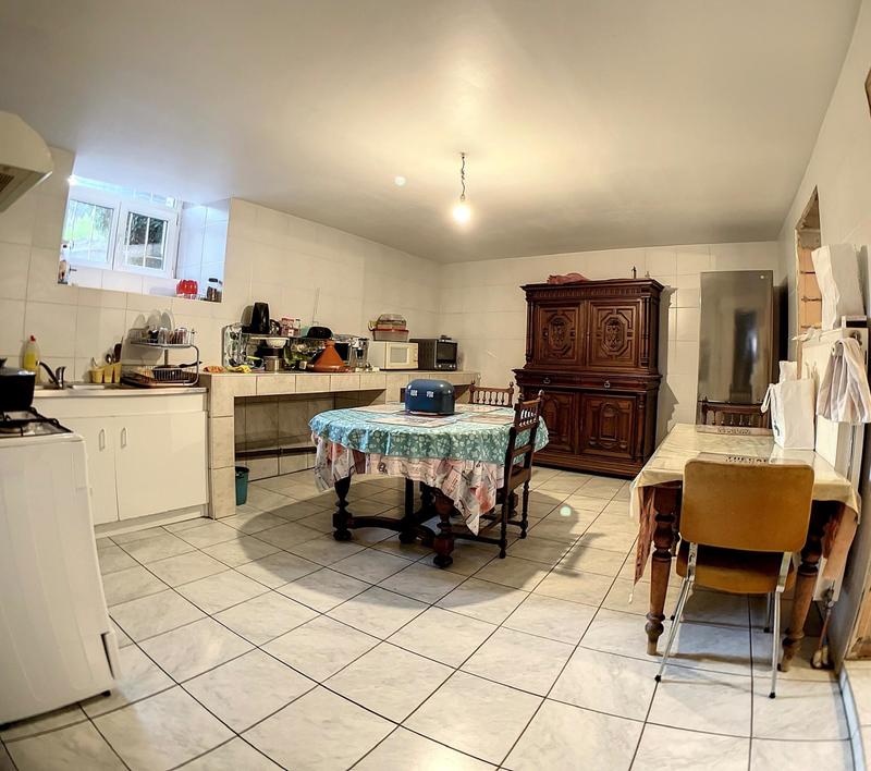 Maison - 221 m² - 8 pièces