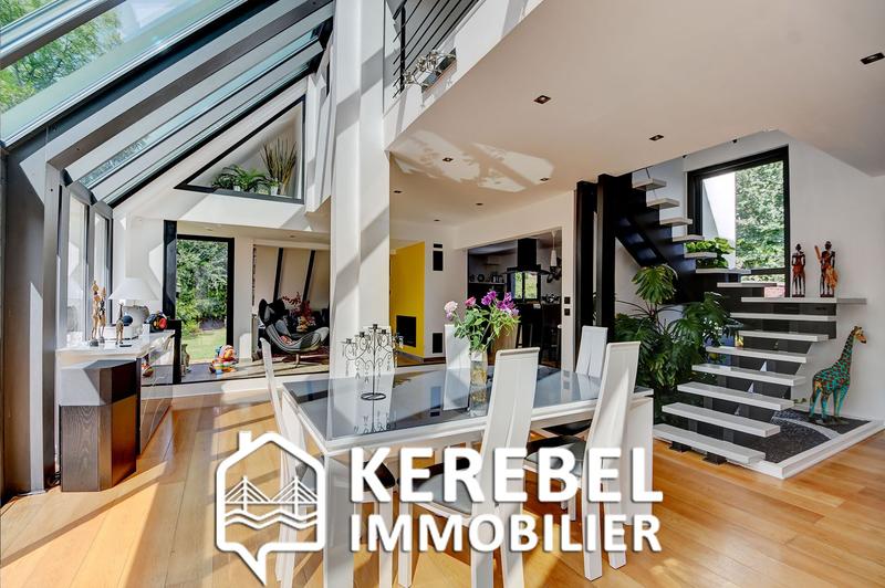 Maison - 230 m² - 7 pièces