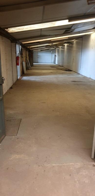Entrepôt - 2 345 m² - 8 pièces