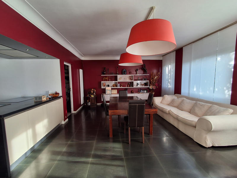 Maison - 270 m² - 8 pièces