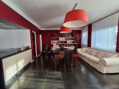 Maison - 270 m² - 8 pièces