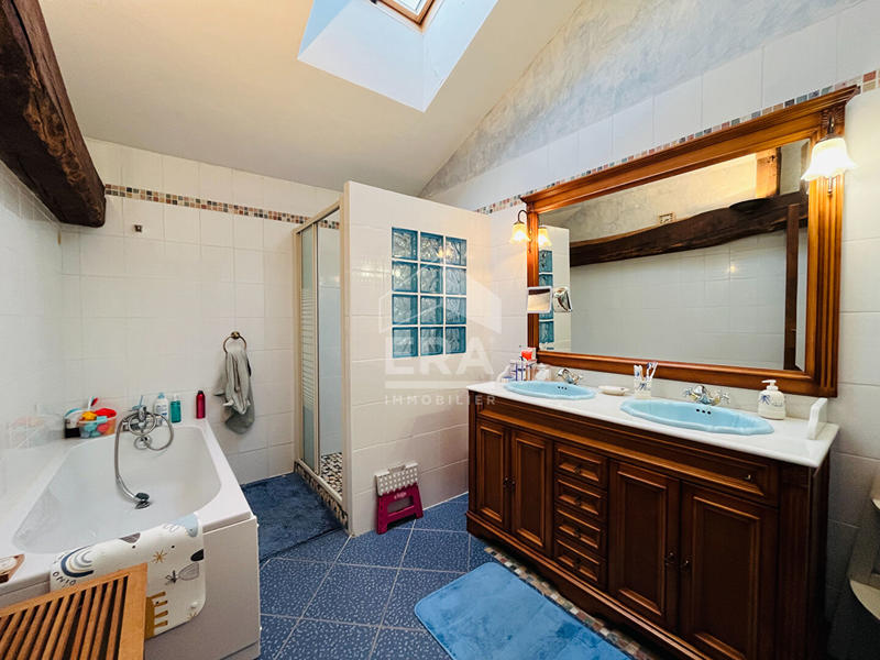 Maison - 284 m² - 8 pièces