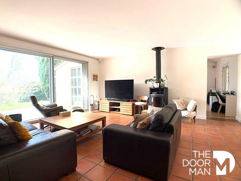 Maison - 220 m² - 8 pièces