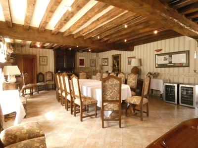 Maison traditionnelle - 340 m² - 12 pièces
