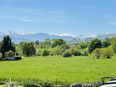 Maison - 250 m² - 9 pièces