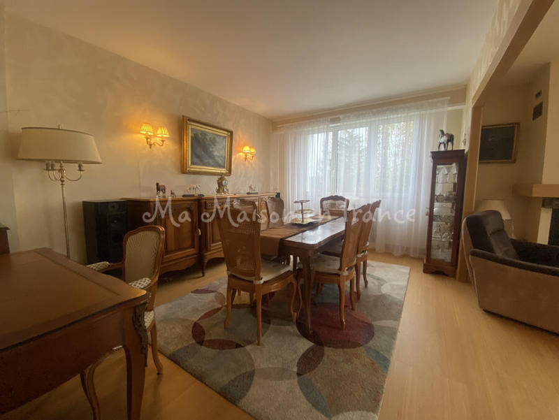 Maison - 200 m² - 7 pièces