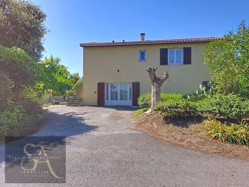 Maison - 192 m² - 9 pièces