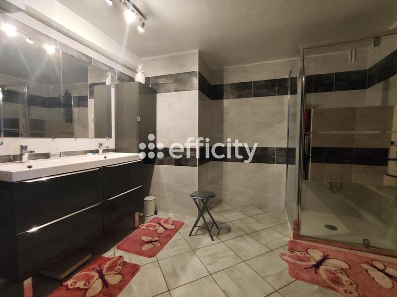 Maison - 208 m² - 6 pièces