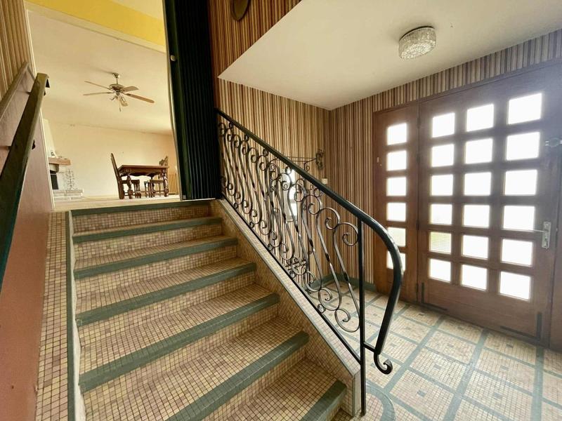 Maison - 240 m² - 13 pièces