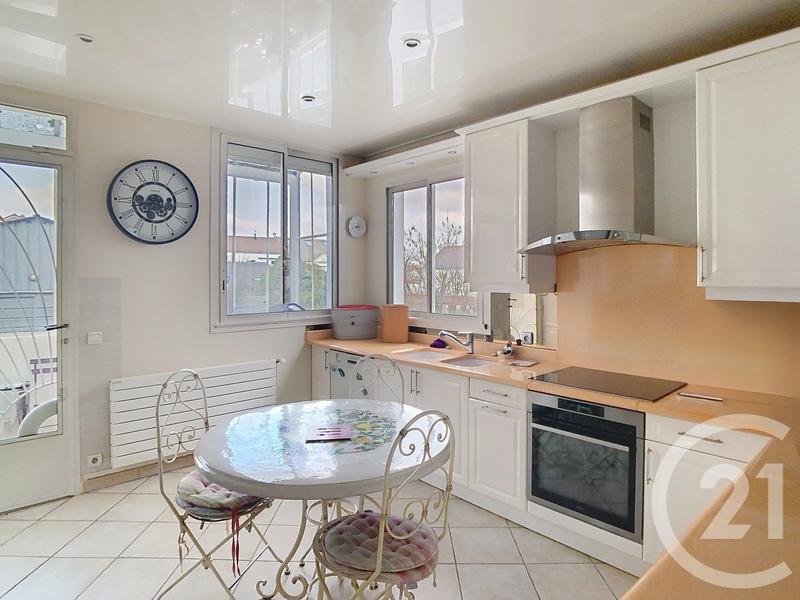 Maison - 180 m² - 8 pièces